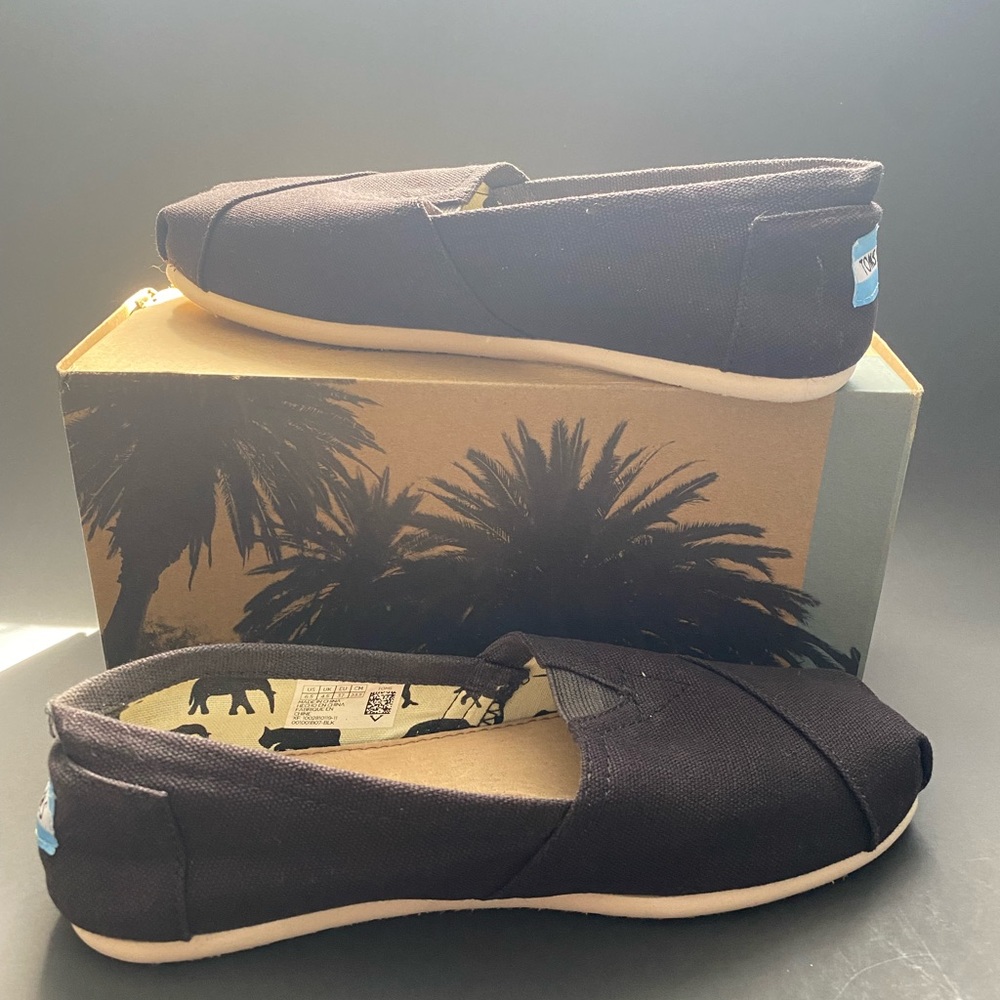 Classic Black Canvas Women’s Toms
